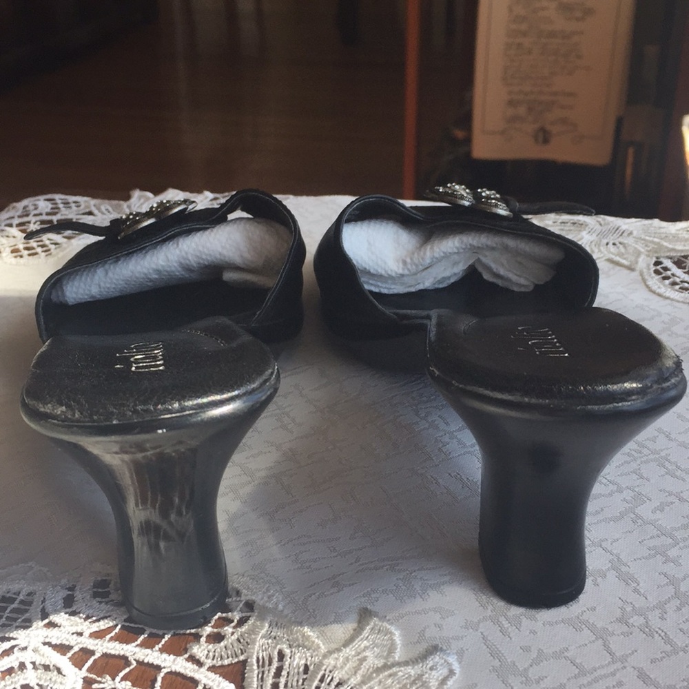 Rialto Leather Black Slides - Picture 3 of 6